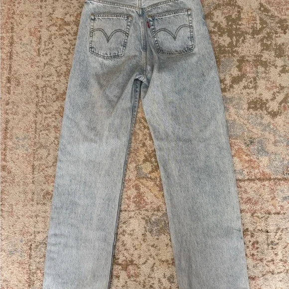 Levi’s Ribcage Straight Ankle Lightwash Jeans - Picture 7 of 9